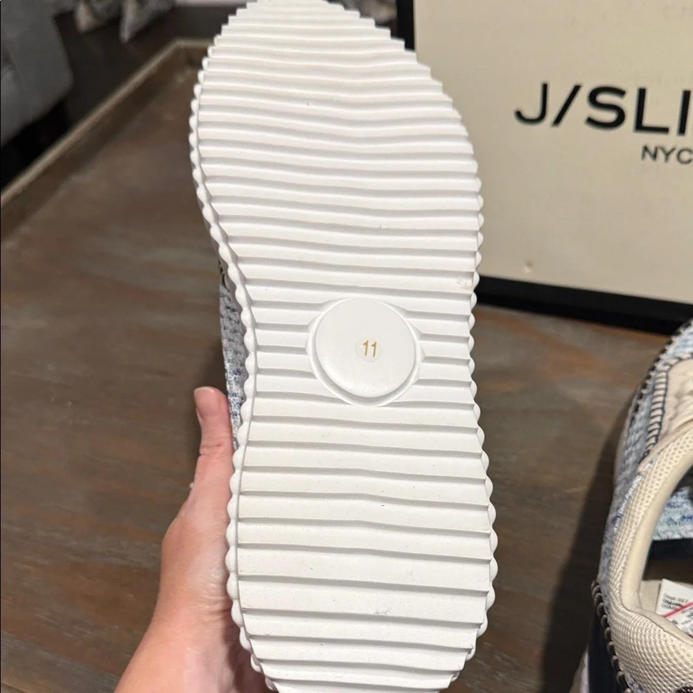 NEW IN BOX J/SLIDES Charlene Navy and‎ Cream Size 11